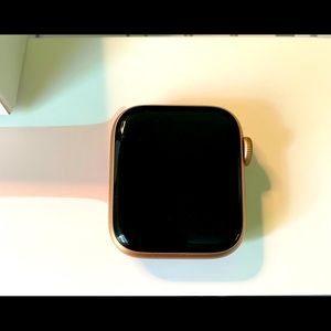 NIB Apple Watch Series 40MM GPS Rosegold